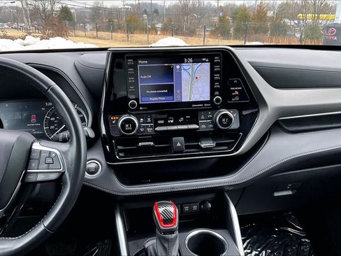 Used 2021 Toyota Highlander XLE image 7