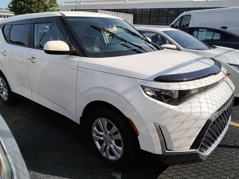 Used 2024 Kia Soul LX FWD image 12