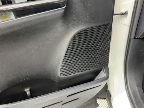 Used 2018 Toyota RAV4 Limited w/ Advanced Technology Package image 20