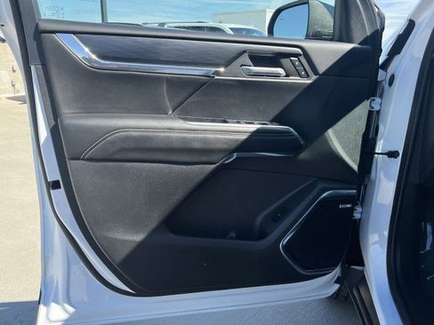 Used 2024 GMC Acadia Elevation image 21