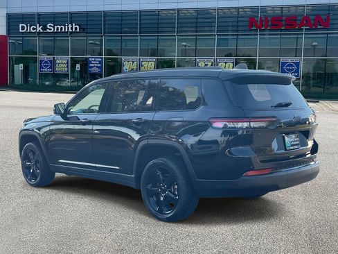 Used 2023 Jeep Grand Cherokee L Laredo image 4