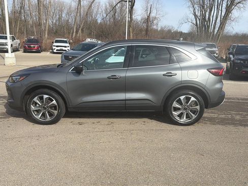 Used 2025 Ford Escape Platinum image 2