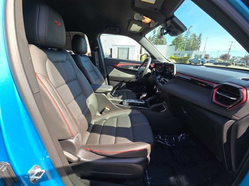 Used 2025 Chevrolet TrailBlazer RS w/ Convenience Package AWD/4WD image 11