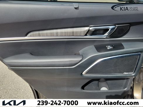 Certified 2025 Kia Telluride SX w/ SX Captain's Chair Package FWD image 15
