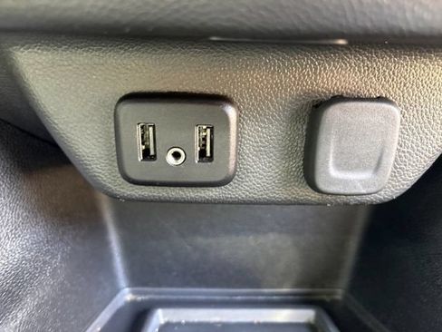 Used 2023 Chevrolet Traverse LT FWD image 6