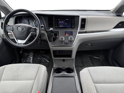 Used 2019 Toyota Sienna LE image 10