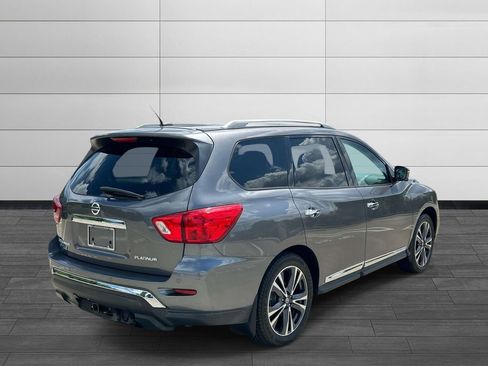 Used 2017 Nissan Pathfinder Platinum w/ Family Entertainment Package FWD image 5