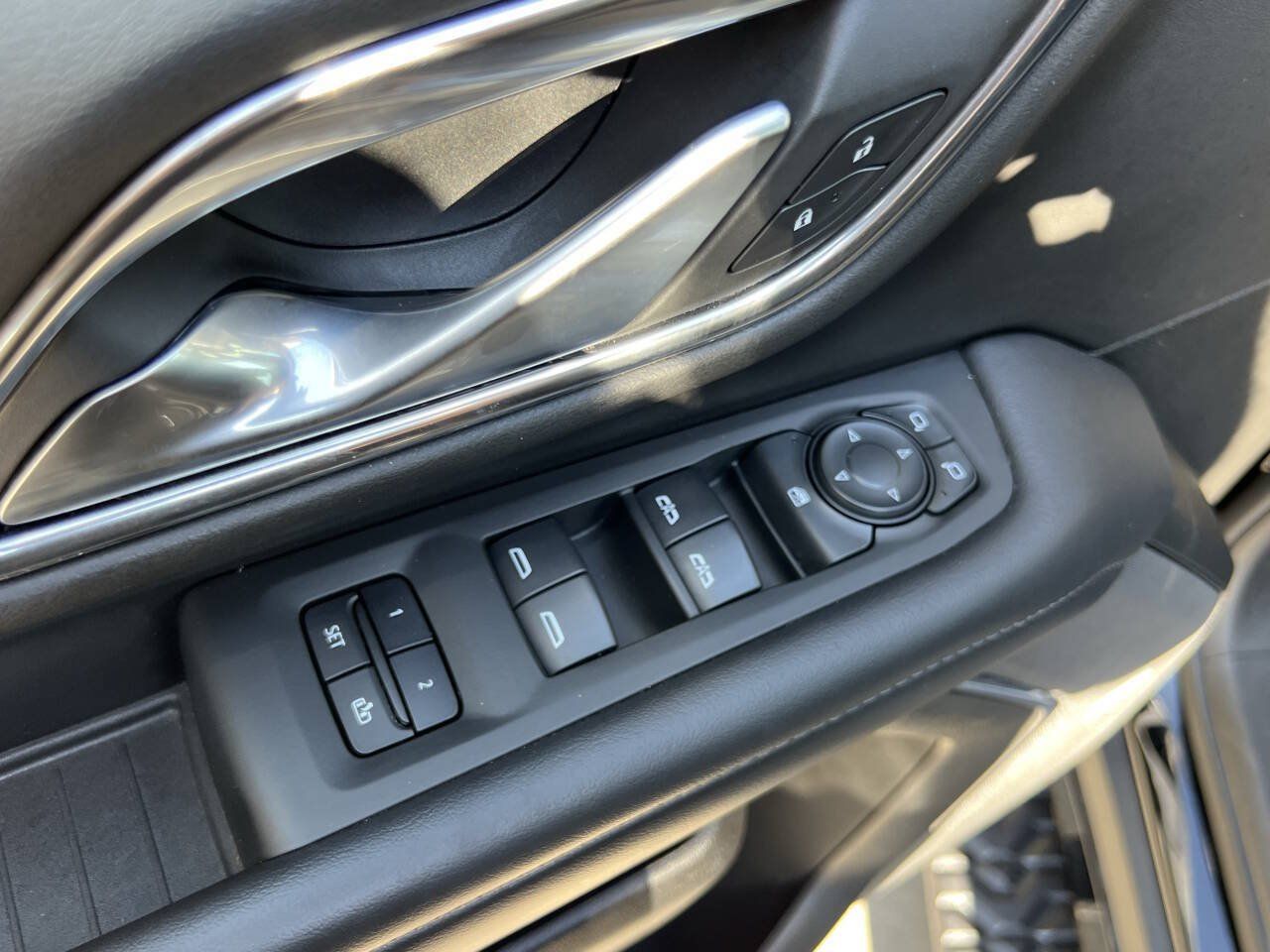 Used 2022 Chevrolet Suburban Z71 AWD/4WD image 16