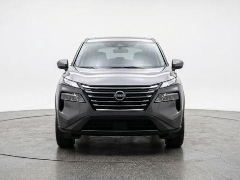 Used 2025 Nissan Rogue SV AWD/4WD image 2