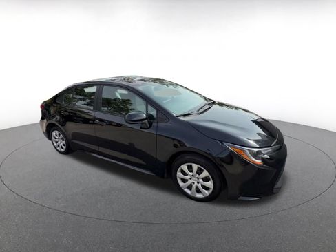 Used 2025 Toyota Corolla LE FWD image 2