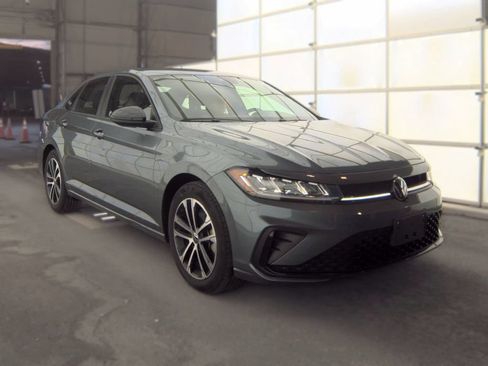 Used 2025 Volkswagen Jetta Sport FWD image 2