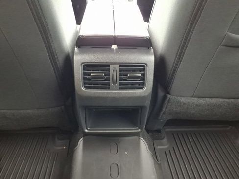 Used 2025 Nissan Rogue S FWD image 13