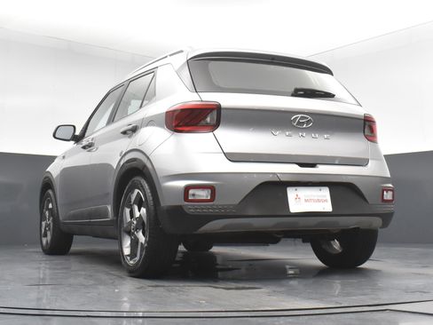 Used 2023 Hyundai Venue SEL image 24