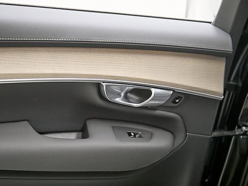 New 2026 Volvo XC90 B6 Plus w/ Protection Package Premier image 19