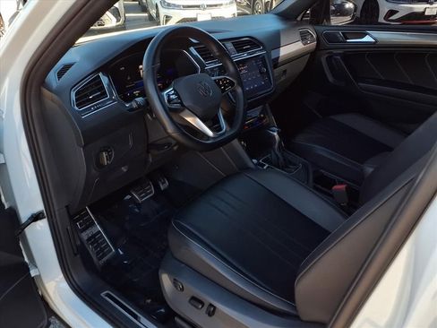 Used 2022 Volkswagen Tiguan SE R-Line image 15