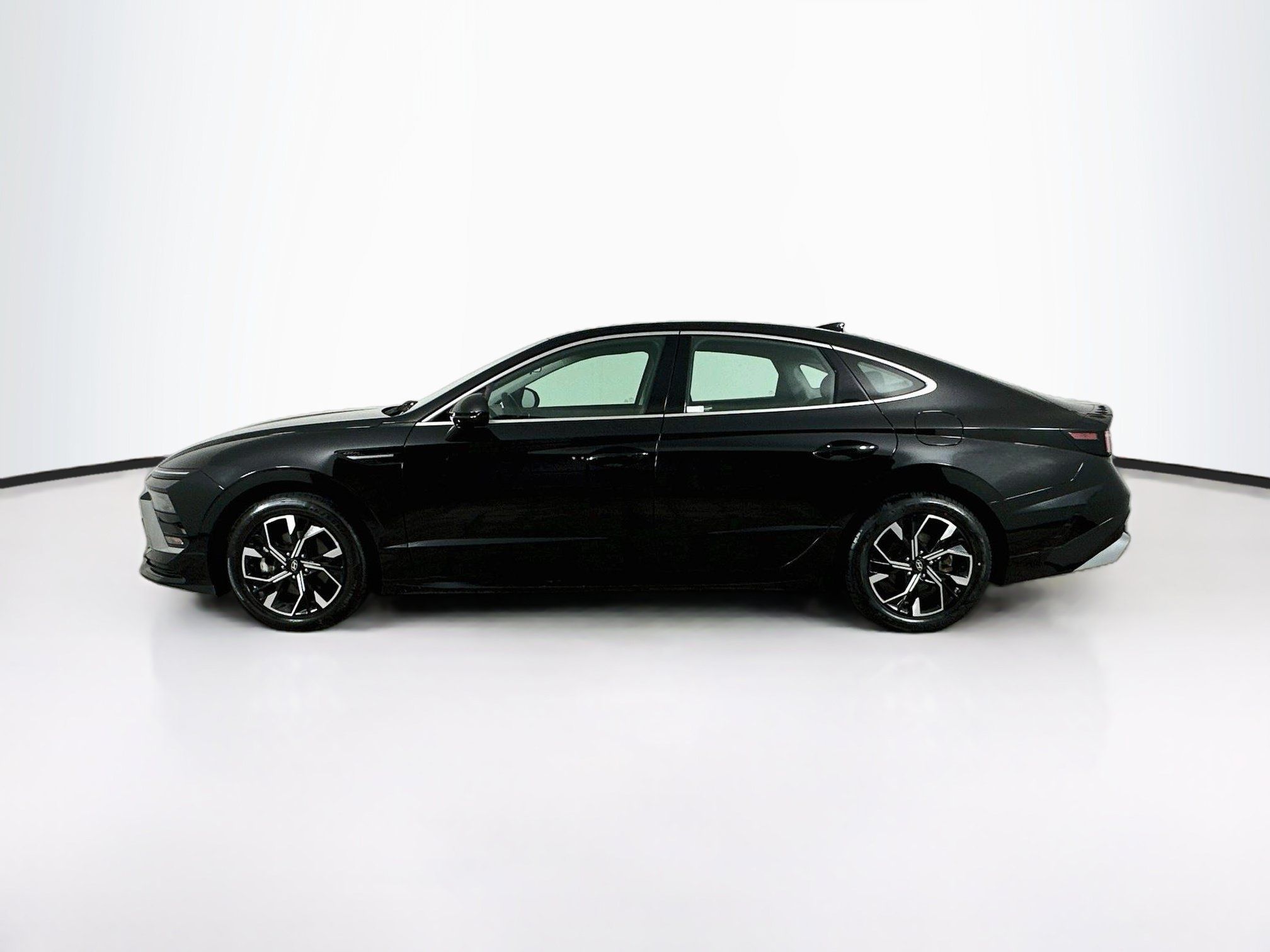 Used 2025 Hyundai Sonata SEL FWD image 4
