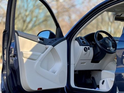 Used 2016 Volkswagen Tiguan S image 9