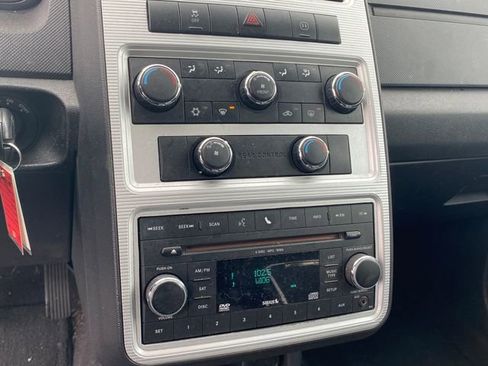 Used 2010 Dodge Journey SXT w/ Flexible Seating Group image 7