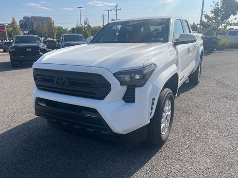 Certified 2024 Toyota Tacoma SR5 image 18