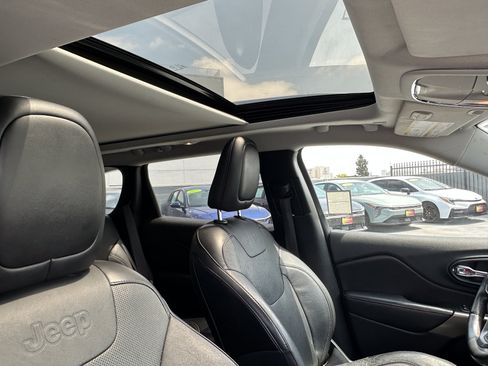 Used 2019 Jeep Cherokee Limited AWD/4WD image 19