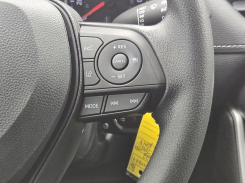 Used 2022 Toyota RAV4 LE FWD image 25