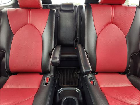 Used 2021 Toyota Highlander XSE FWD image 29