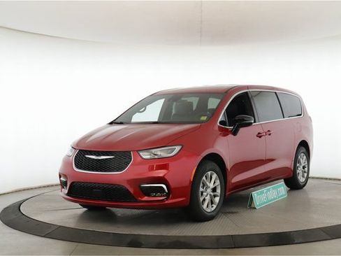 New 2026 Chrysler Pacifica Select AWD/4WD image 10