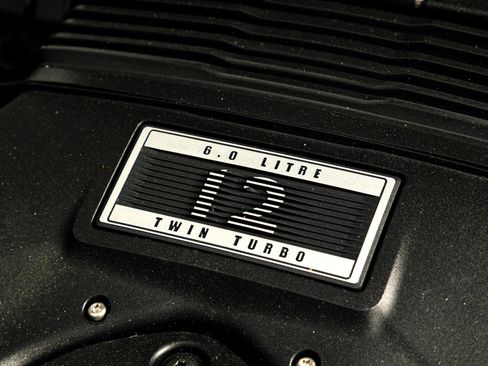 Used 2017 Bentley Bentayga image 17