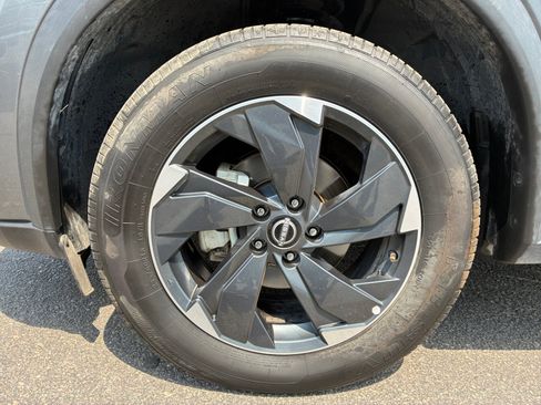 Used 2024 Nissan Rogue SV AWD/4WD image 11
