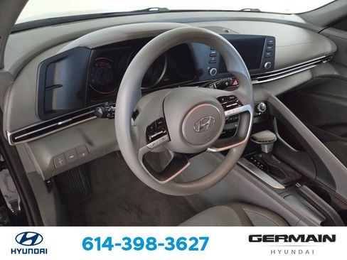 Used 2023 Hyundai Elantra SEL w/ Preferred Accessory Package FWD image 18
