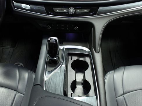 Used 2019 Buick Enclave Essence image 22