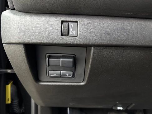 Used 2024 Chevrolet Colorado LT w/ LT Convenience Package RWD image 28
