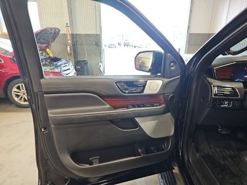 Used 2023 Lincoln Navigator L Reserve AWD/4WD image 10