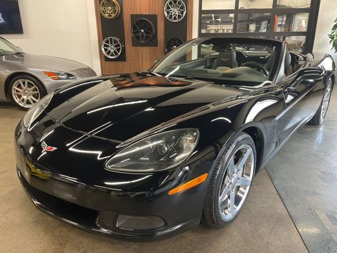 Used 2007 Chevrolet Corvette Convertible w/ Preferred Equipment Group RWD image 2