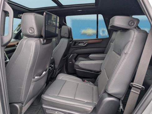 Used 2025 GMC Yukon Denali w/ Advanced Technology Package AWD/4WD image 15