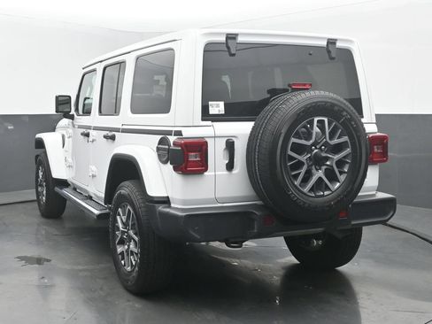 Used 2024 Jeep Wrangler Unlimited Sahara w/ Technology Group AWD/4WD image 4