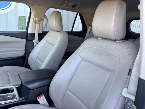 Used 2022 Ford Explorer XLT w/ Equipment Group 202A image 23