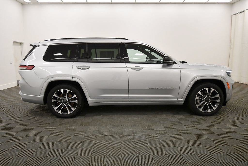 Used 2024 Jeep Grand Cherokee L Overland w/ Trailer Tow Package AWD/4WD image 9