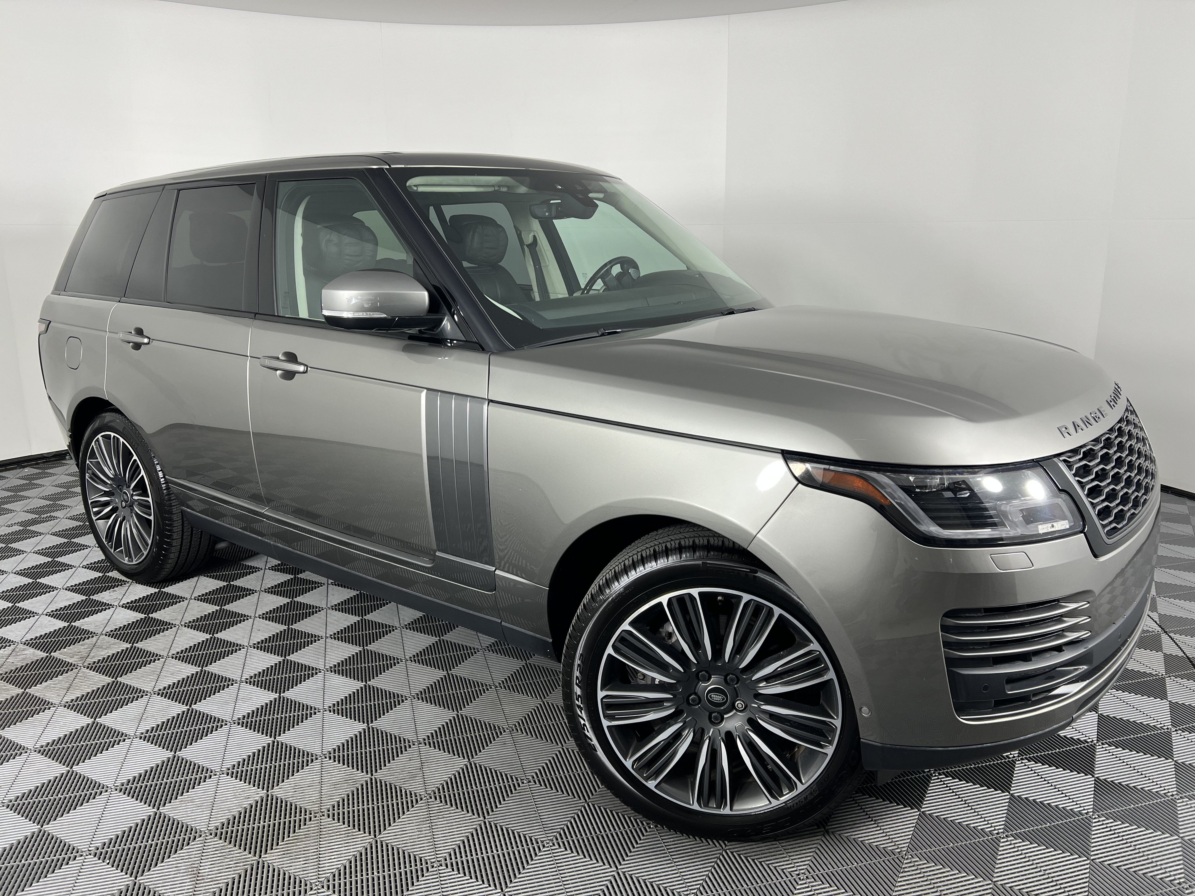 Used 2018 Land Rover Range Rover Autobiography AWD/4WD image 2