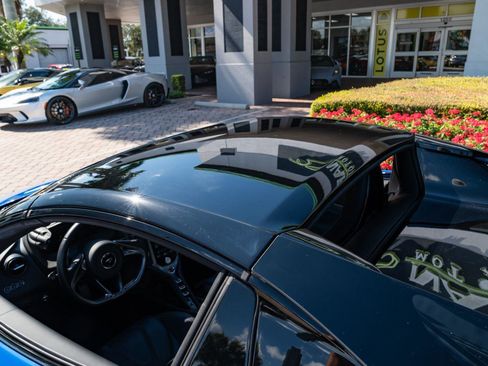 Used 2024 McLaren 750S Spider image 11