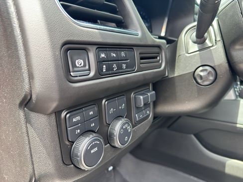 Used 2024 Chevrolet Suburban Z71 w/ Luxury Package AWD/4WD image 15