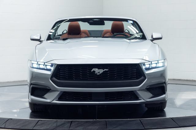Used 2025 Ford Mustang Premium RWD image 5