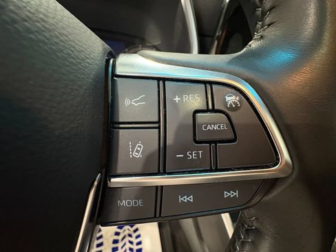 Used 2021 Toyota Highlander XLE AWD/4WD image 14