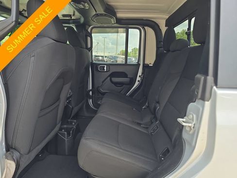 Used 2023 Jeep Gladiator Sport AWD/4WD image 13