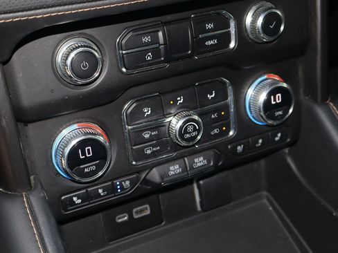 Used 2023 GMC Yukon XL AT4 w/ Technology Package AWD/4WD image 27