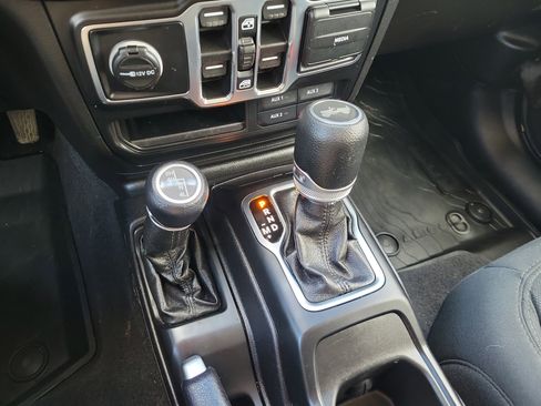 Used 2021 Jeep Wrangler Unlimited Sport image 24