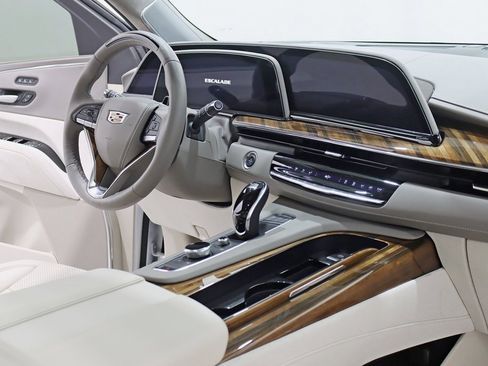 Used 2024 Cadillac Escalade Premium Luxury Platinum w/ Heavy-Duty Trailer Package image 39