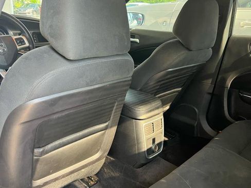 Used 2011 Dodge Charger SE RWD image 5