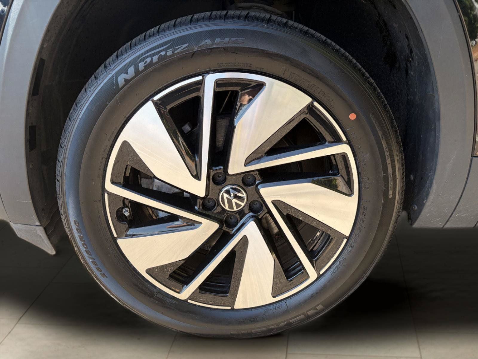 Used 2024 Volkswagen Atlas SEL AWD/4WD image 10