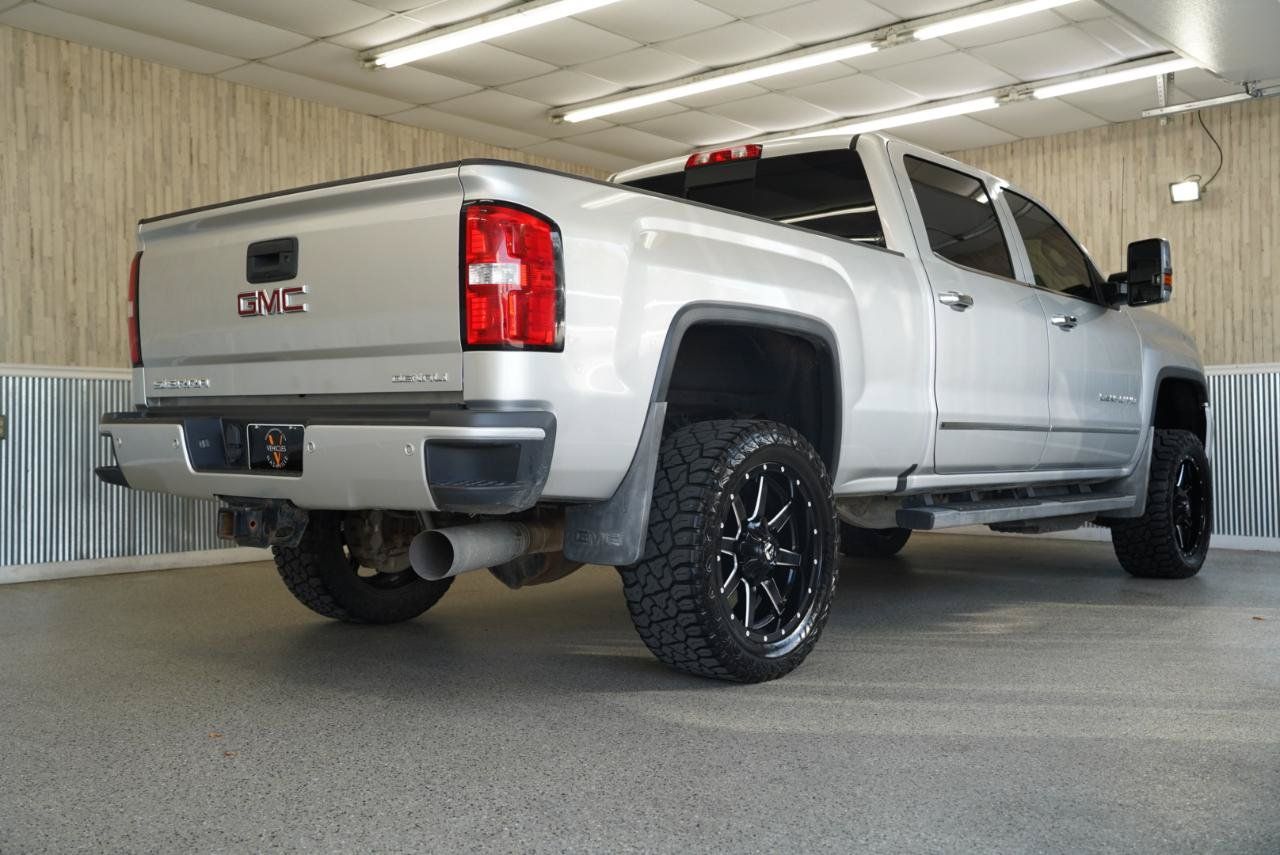 Used 2017 GMC Sierra 2500 Denali w/ Duramax Plus Package AWD/4WD image 10